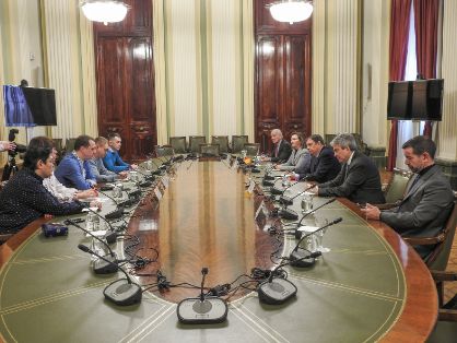 Ministro y delegación Ucrania-7