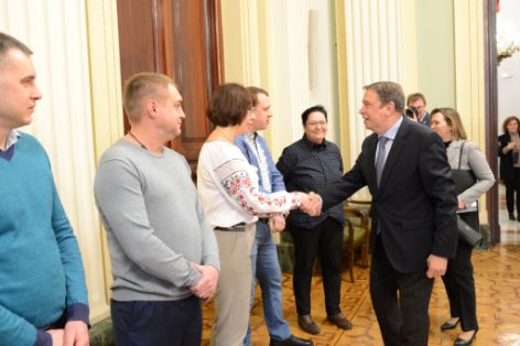 Ministro y delegación Ucrania (3)