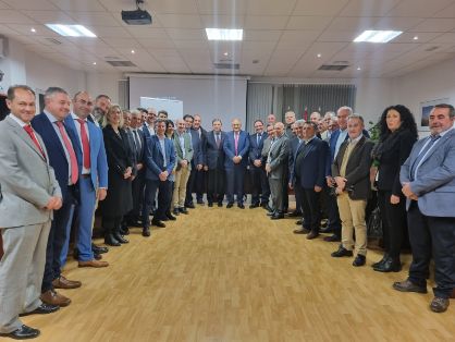 El ministro visita la principal zona productora de espárrago verde de España