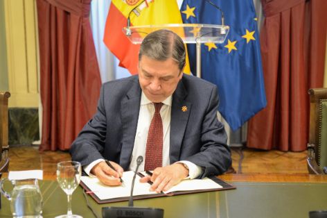 Hoy, en la firma del convenio entre el ministerio y las interprofesionales Interovic, Interporc y Provacuno