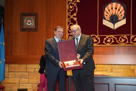 En la recepción de la distinción “Tomás de Aquino”, en Córdoba 