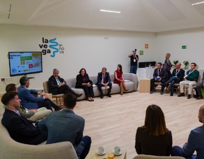 Hoy, en un encuentro con empresas emergentes en La Vega Innova