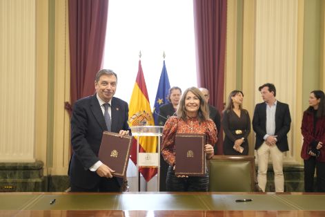 Hoy, en la firma de un convenio de colaboración con Paradores 