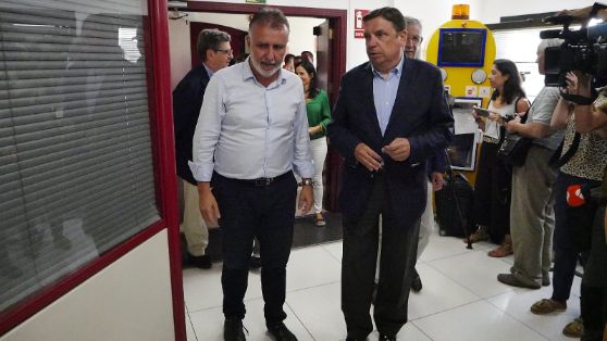 El ministro ha viajado hoy a Gran Canaria para conocer de primera mano la evolución del incendio de Valleseco
