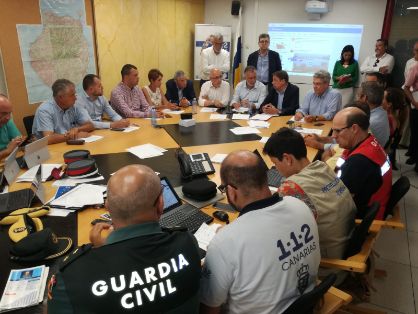 El ministro ha viajado hoy a Gran Canaria para conocer de primera mano la evolución del incendio de Valleseco