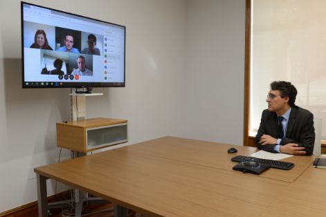 EN UNA REUNIÓN MANTENIDA HOY, POR VIDEOCONFERENCIA, 