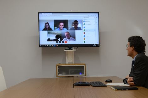 EN UNA REUNIÓN MANTENIDA HOY, POR VIDEOCONFERENCIA, 