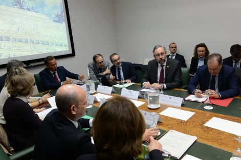 HOY, EN LA SEDE DEL MINISERIO