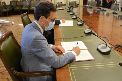 MEDIANTE SENDOS CONVENIOS SUSCRITOS CON LA RED ESPAÑOLA DE DESARROLLO RURAL Y LA RED ESTATAL DE DESARROLLO RURAL