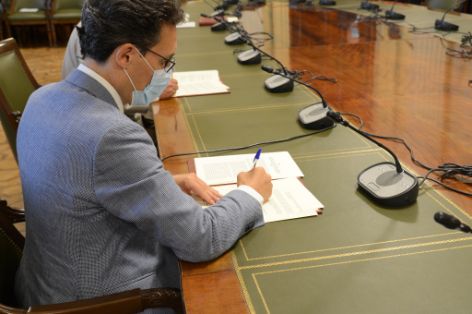 MEDIANTE SENDOS CONVENIOS SUSCRITOS CON LA RED ESPAÑOLA DE DESARROLLO RURAL Y LA RED ESTATAL DE DESARROLLO RURAL