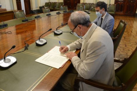MEDIANTE SENDOS CONVENIOS SUSCRITOS CON LA RED ESPAÑOLA DE DESARROLLO RURAL Y LA RED ESTATAL DE DESARROLLO RURAL