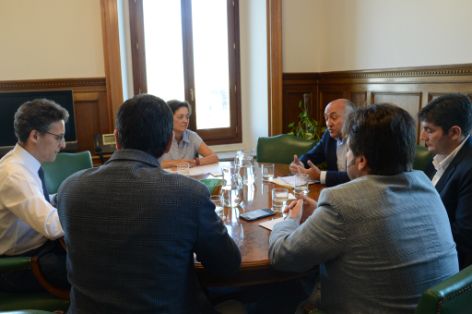HOY, EN UNA REUNIÓN MANTENIDA EN LA SEDE DEL MINISTERIO