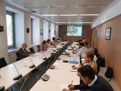 Hoy, en una reunión con las comunidades autónomas y representantes del sector 