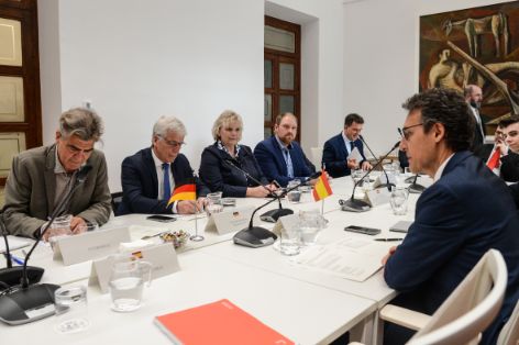 Hoy, en la sede del ministerio 