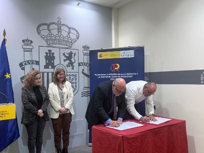 Mediante la firma de dos adendas 