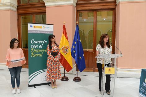 ISABEL BOMBAL HA INAUGURADO HOY LA EXPOSICIÓN DEL I CONCURSO FOTOGRÁFICO “UN MUNDO RURAL VIVO”