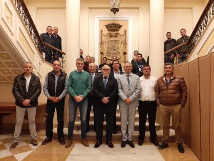 A través de la Sociedad Mercantil Estatal de Infraestructuras Agrarias (SEIASA)