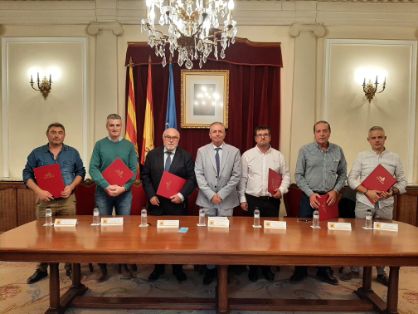 A través de la Sociedad Mercantil Estatal de Infraestructuras Agrarias (SEIASA)