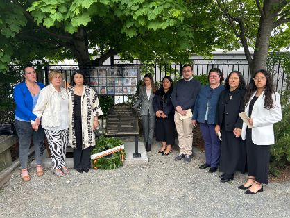 Una estatua conmemorativa y una placa mantendrán vivo su recuerdo
