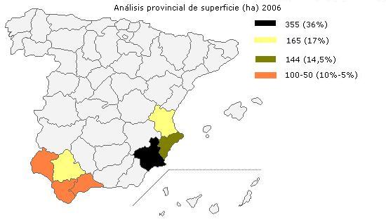 El mapa de distribución del cultivo en España, muestra que la mayor superficie de cultivo según los datos del Anuario del MAPA 2006, se encuentra en la provincia de Murcia, el segundo lugar en importancia de superficie corresponde a las provincias de Sevilla y Valencia.