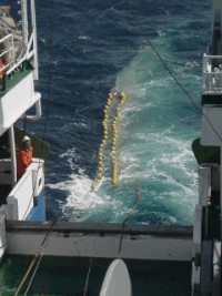 Imagen de la recogida de redes al barco