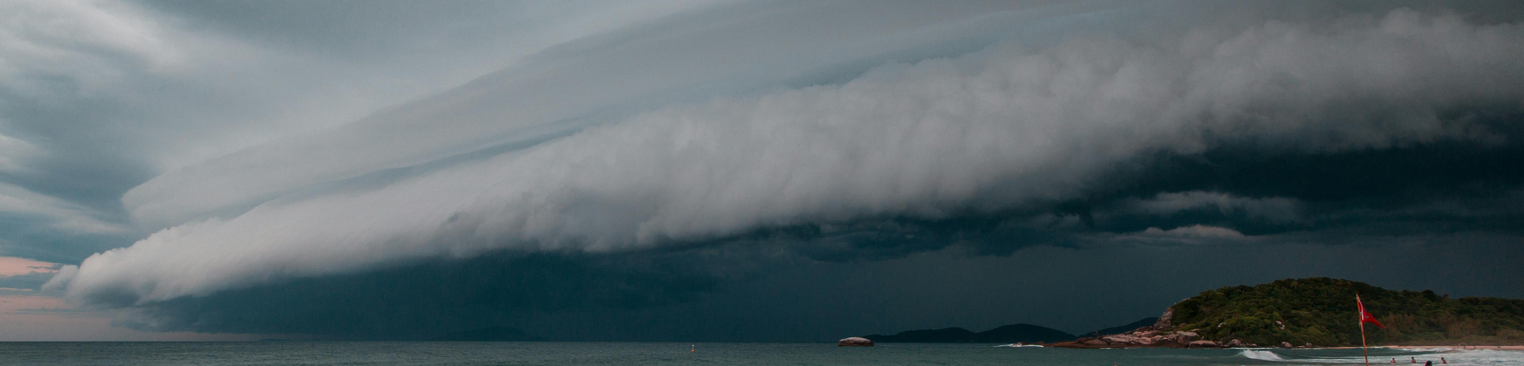 Nubes de tormenta - cabecera