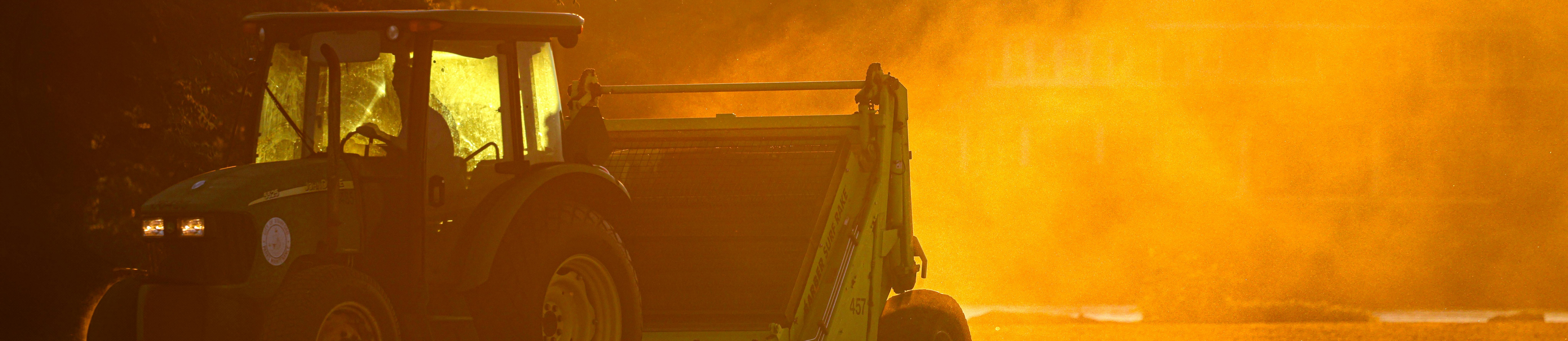 tractor atardecer - cabecera 2