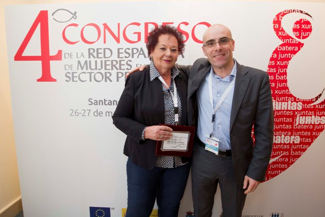 Mª Pilar Uskola Erkiaga (homenajeada), junto a Leandro Azkue Múgica, Director General de Pesca y Acuicultura del País Vasco.