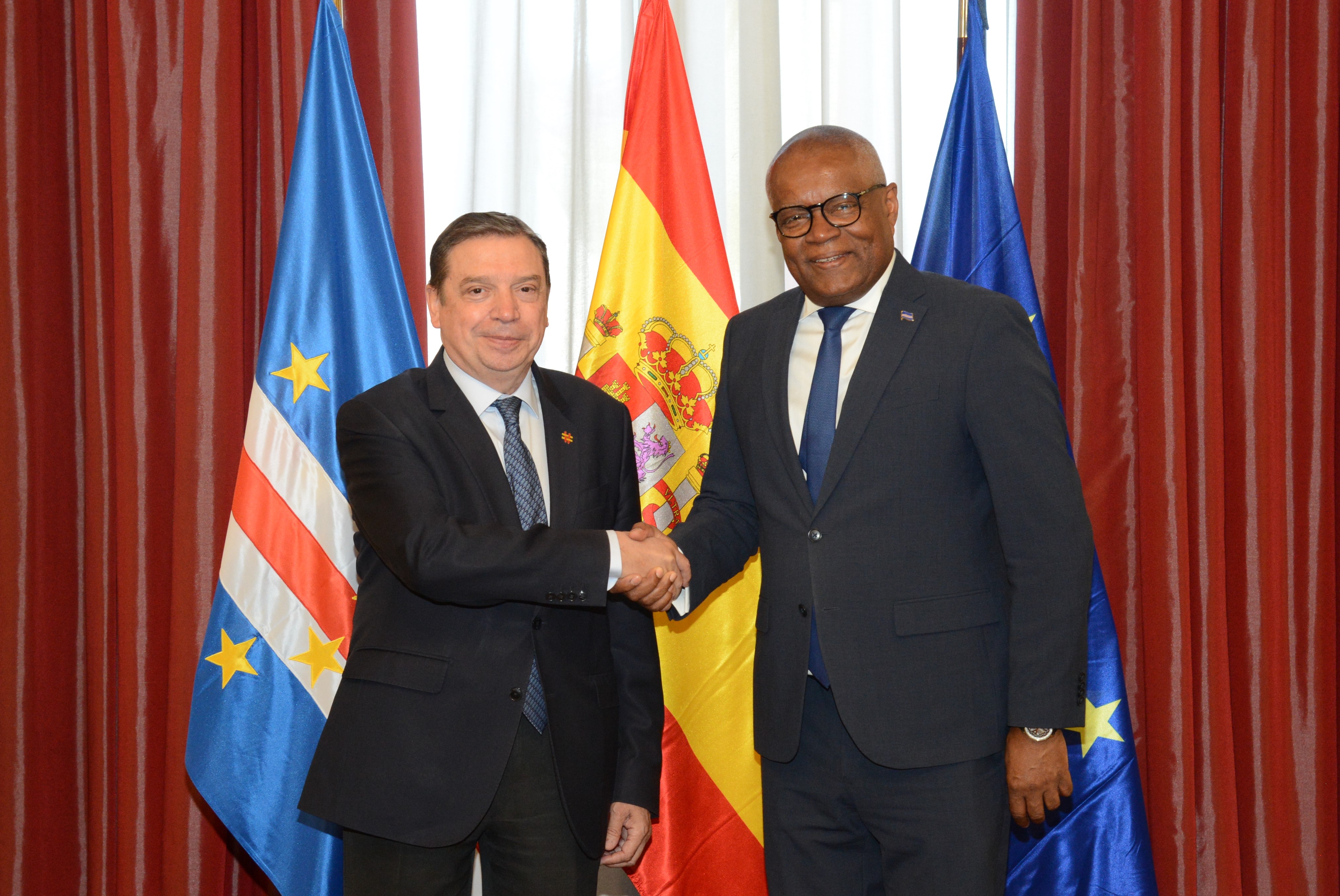 Reunión entre los ministros de Pesca Luis Planas y Jorge Santos foto 2