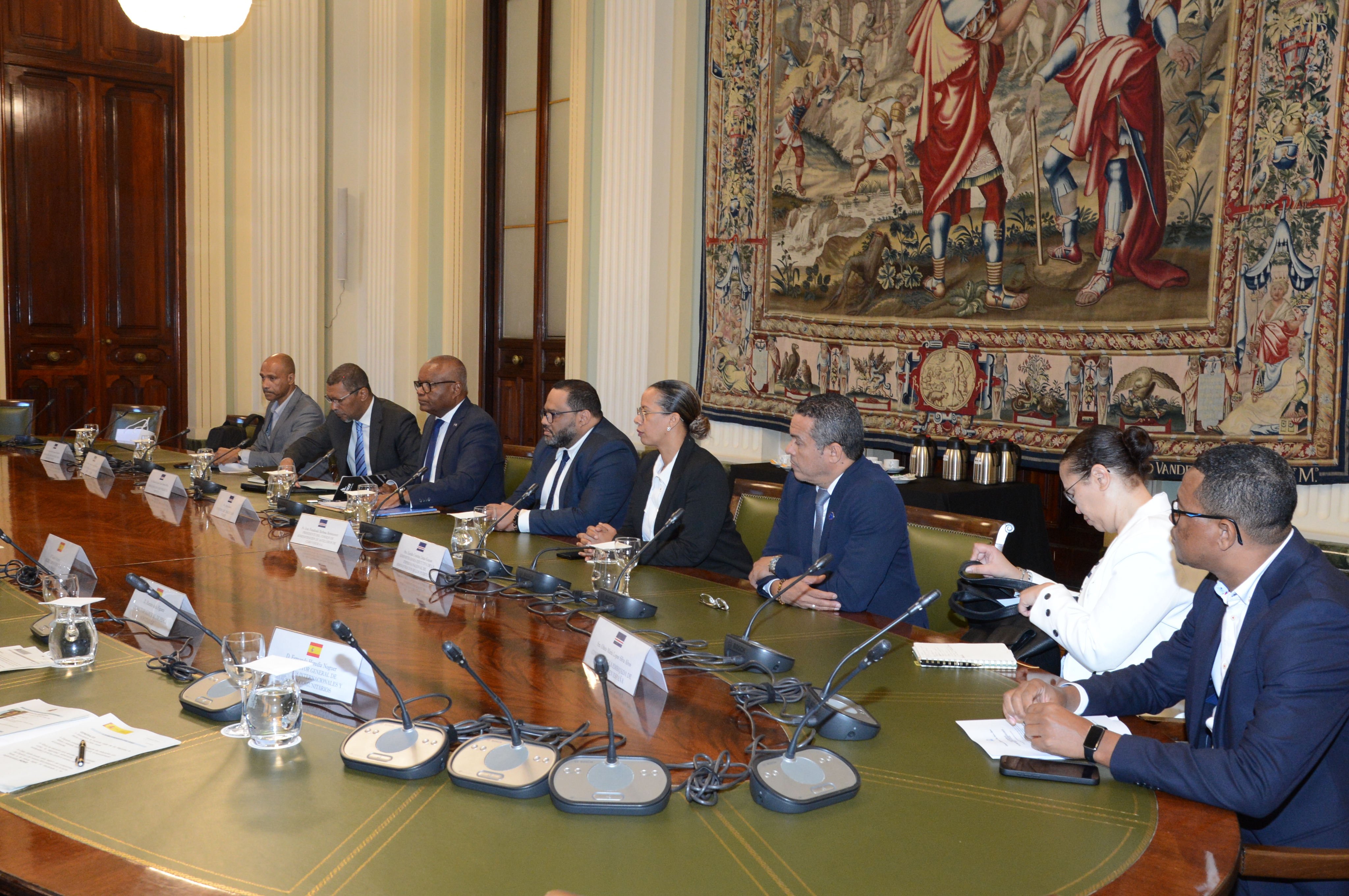 Reunión entre los ministros de Pesca Luis Planas y Jorge Santos foto 4