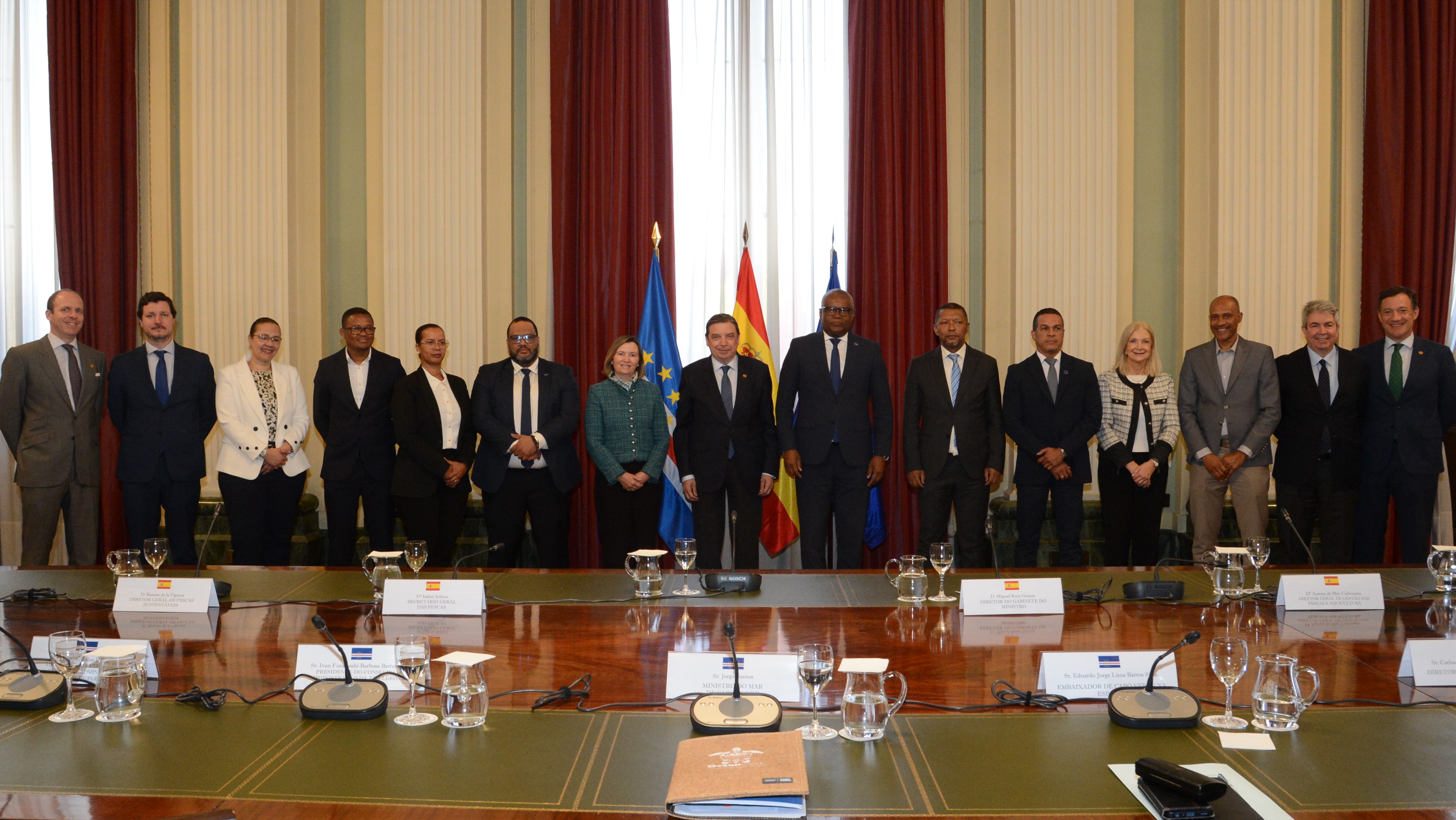 Reunión entre los ministros de Pesca Luis Planas y Jorge Santos foto 8