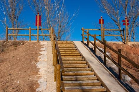 Detail of the bicycle access ramp to the Cabrejas del Campo rest area
