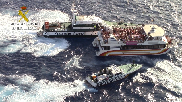 La Guardia Civil lleva a cabo una campaña para el cumplimiento de la normativa que regula los Party Boats