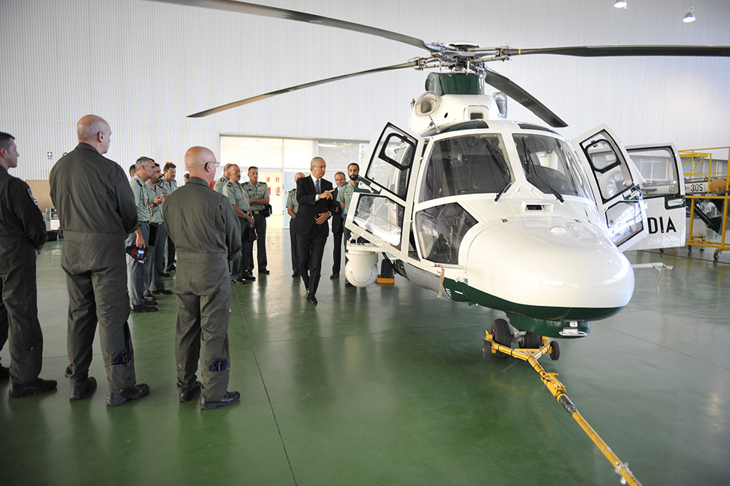 El Director General recepciona los dos primeros helicópteros cedidos por el MAGRAMA a la Guardia Civil