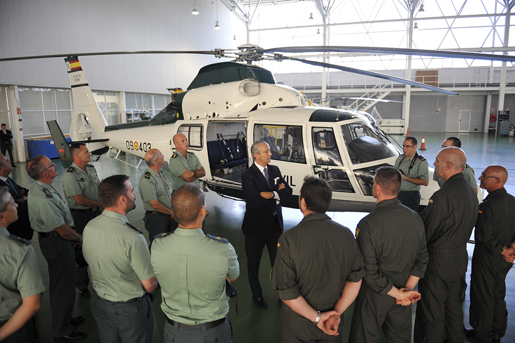 El Director General recepciona los dos primeros helicópteros cedidos por el MAGRAMA a la Guardia Civil