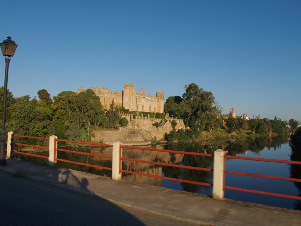 Vistas del castillo de Malpica de Tajo desde el puente