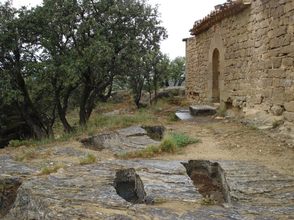 Necropolis medieval en torno a la ermita de San Esteban