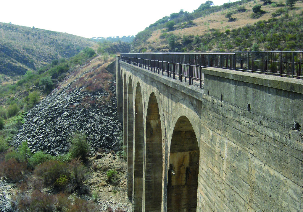 Viaducto del Camino Natural de la Jara
