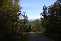 Echando la vista atrás se pueden admirar las cumbres de la Sierra de Béjar