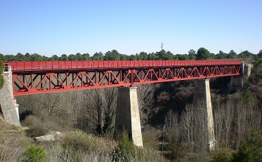 Puente metálico en el Camino Natural Vía Verde Valle del Eresma