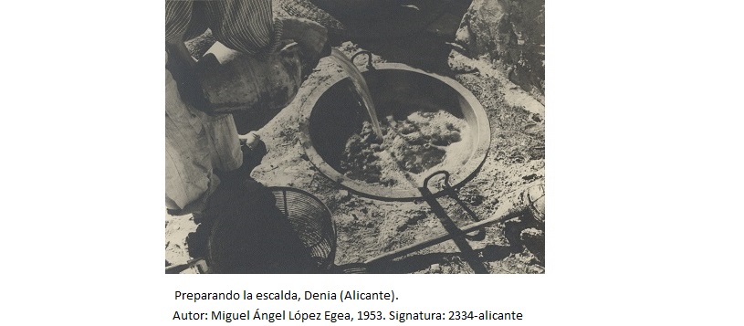 Preparando la escalda, Denia (Alicante). Autor: Miguel Ángel López Egea, 1953. Signatura: 2334-alicante.