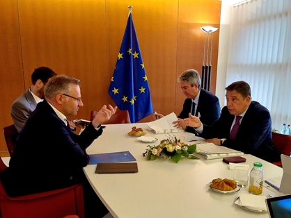 Visita del ministro Luis Planas al Parlamento Europeo   foto 4