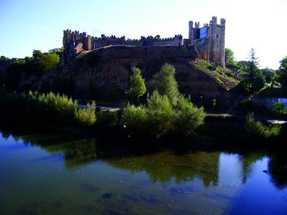 Castillo de Coyanza a orillas del río Esla
