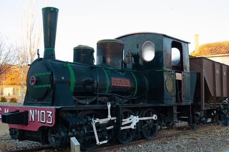 Locomotora Orconera y vagón del antiguo ferrocarril