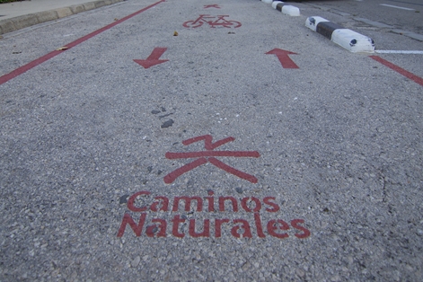 En Simat de la Valldigna, estas marcas indican el Camino Natural