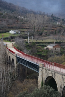 Puente de hierro, sobre el río Ambroz