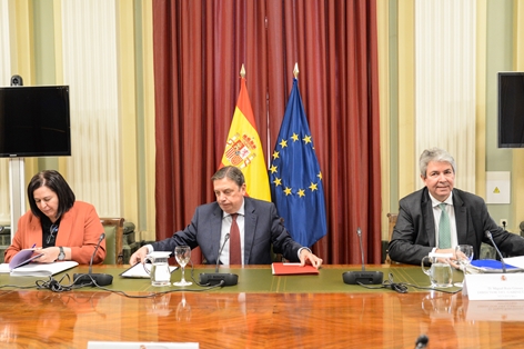 Luis Planas analiza con la presidenta de la Comunidad Foral de Navarra la situación actual del sector agrario  foto 5