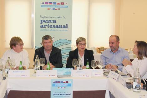 Hoy, en una reunión celebrada en Burela (Lugo) foto 3