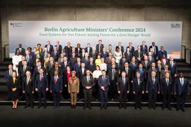 
				
			
				Hoy, en Berlín, en el Foro Mundial para la Alimentación y la Agricultura  
			
				