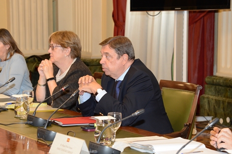 Hoy, en una reunión presidida por el ministro Luis Planas y el secretario de Estado del Mar de Francia, Hervé Berville foto 12